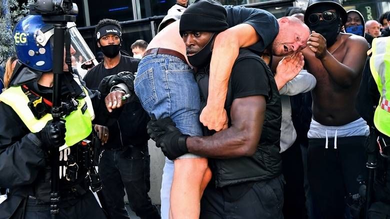 Patrick Hutchinson, black, protester, carrying, white man, anti-racism, protest, far-right, opponents, Reuters, photo, viral, London, Britain