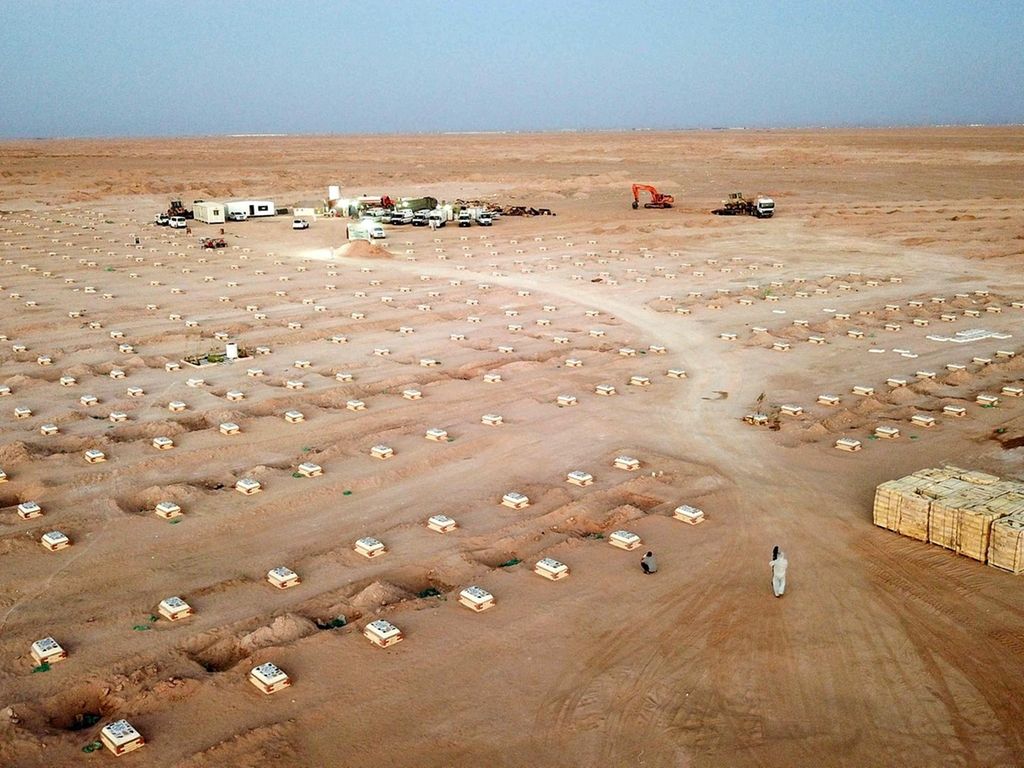 epa08515932 An aerial picture taken with a drone shows graves of victims who died with coronavirus at a cemetery in the holy city of Najaf, southern Iraq, 28 June 2020 (issued on 29 June 2020). The Iraqi authorities have imposed strict measures to stem the spread of coronavirus after the rise in the number of infections. EPA/ALI Al-MUMEN