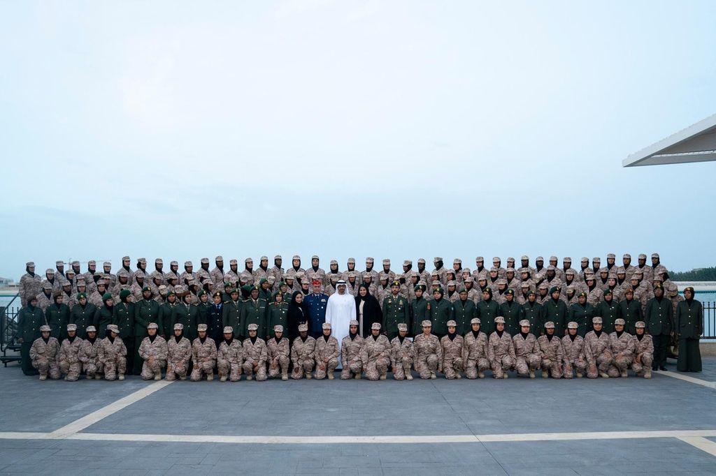 Sheikh Mohamed Bin Zayed, Crown Prince of Abu Dhabi and the Deputy Supreme Commander of the UAE Armed Forces, (C), meets the cadets in April 2019. Ministry of Presidential Affairs