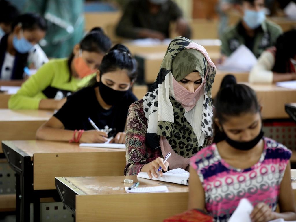 Indian school children write the supplementary exams in Bhopal, India on 21 September 2020. According to news reports, Madhya Pradesh government will reopen schools partially with coronavirus safety measures and guidelines. EPA