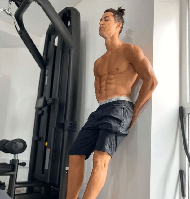 Ronaldo in the gym of the Turin Palace
