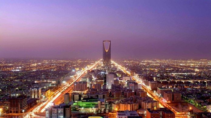 Saudi Arabia arrests 13 government employees, 4 businessmen and 5 residents, in a major corruption case