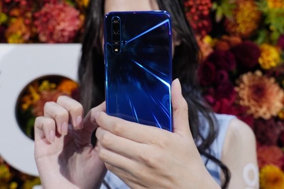 Huawei plans to divest budget phone unit Honor