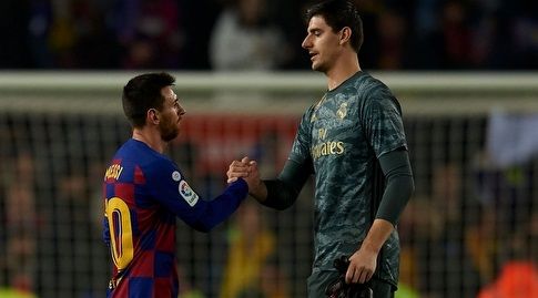 Thibaut Courtois with Leo Messi. This time the flea must subdue him (La Liga)