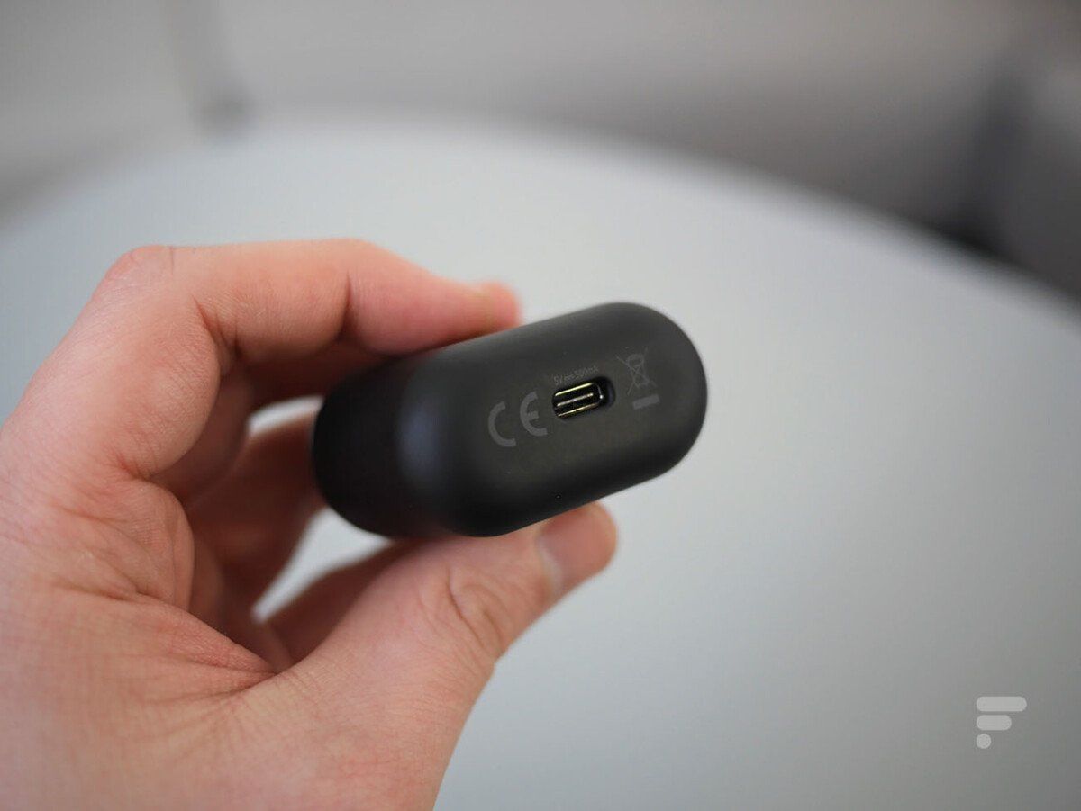 The case of Lidl true wireless headphones can be charged wirelessly or via USB-C