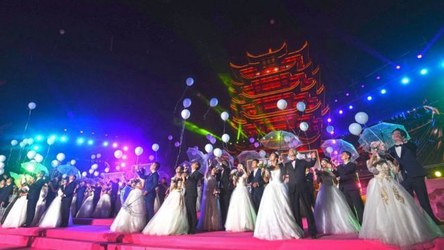 Collective wedding in Wuhan