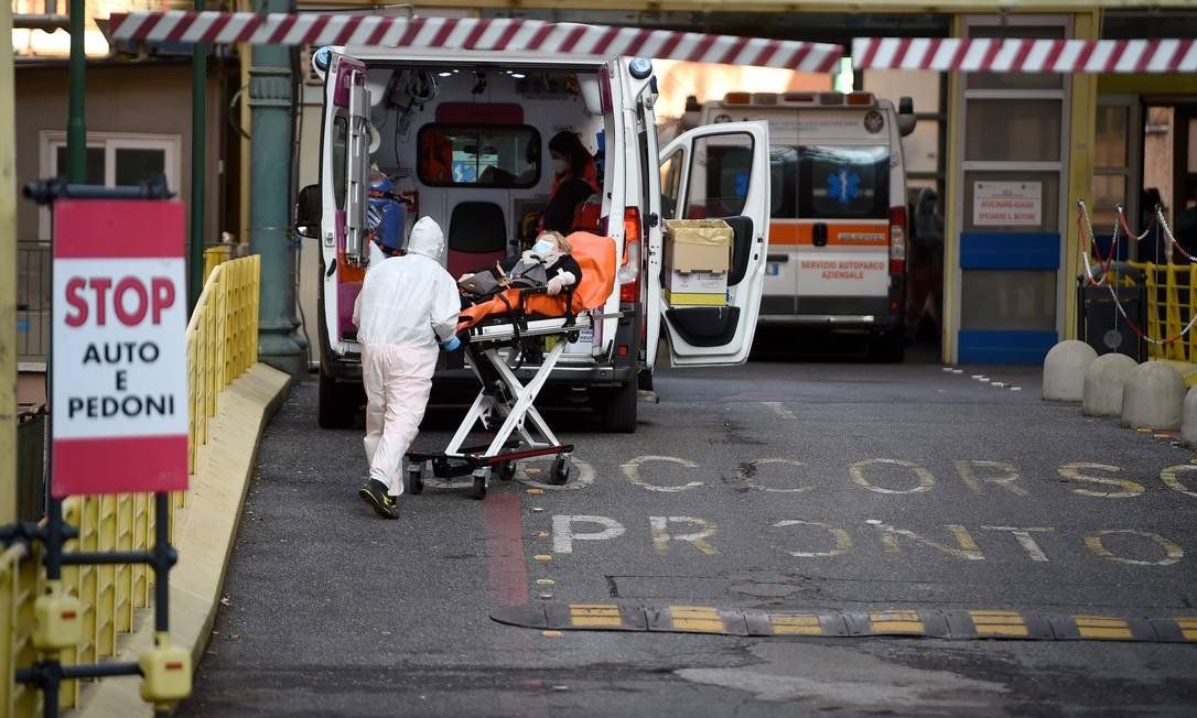 A woman is carried on a stretcher in restricted access to patients at Covid-19 outside the Umberto I hospital in Rome. Europe struggles to contain an alarming increase in coronavirus cases Photo: FILIPPO MONTEFORTE / AFP