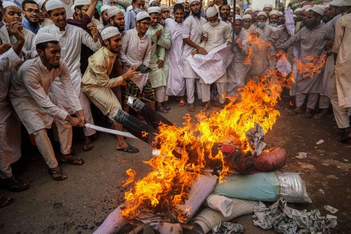 Protesters in Dhaka burn an effigy of Macron as they call for a boycott of French products