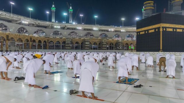 Umrah performers pray while maintaining social distancing