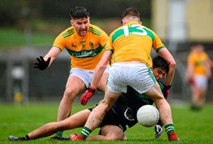 Tommy Conroy of Mayo is attacked by Domnnaill Flynn (left) and Shane Quinn of Leitrim during the Connacht GAA Football Senior Championship quarterfinal match between Leitrim and Mayo at Avantcard Páirc Sean Mac Diarmada in Carrick-on-Shannon, Leitrim. Photo: Ramsey Cardy / Sports File