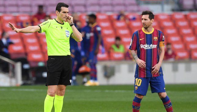 Barcelona news: Messi hits the referee with the ball and gets a yellow card - Sport 360