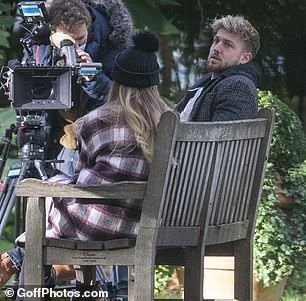 Rumors: You and Sam met in a park in West London to film the final episode of MIC's current series