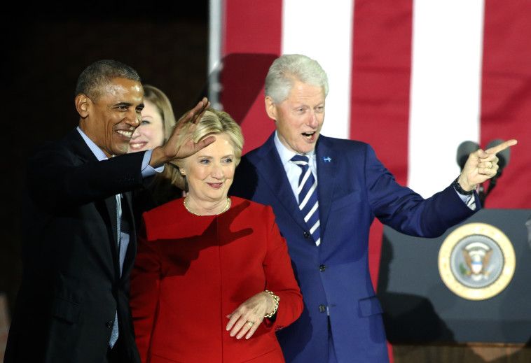 Bill and Hillary Clinton and Barack Obama (Photo: AFP)