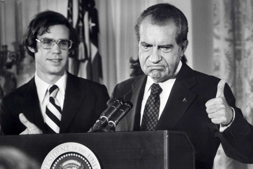 Richard Nixon says goodbye to White House staff