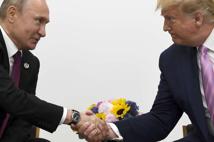 President Donald Trump and Vladimir Putin, June 28, 2019, during the G20 summit in Oska (Japan).