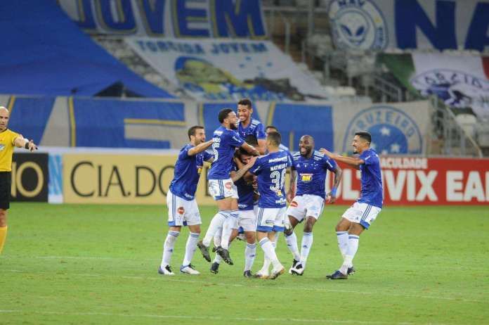 Cruzeiro's forward Rafael Sobis scored a goal in Mineir