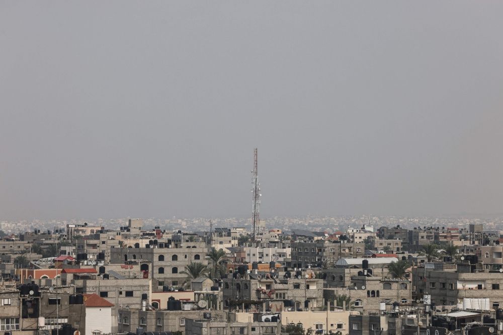 An antenna of a communications tower that relays phone and internet signals is pictured in Rafah, in the southern Gaza Strip on October 28 , 2023, amid the ongoing battles between Israel and the Palestinian group Hamas. — AFP pic