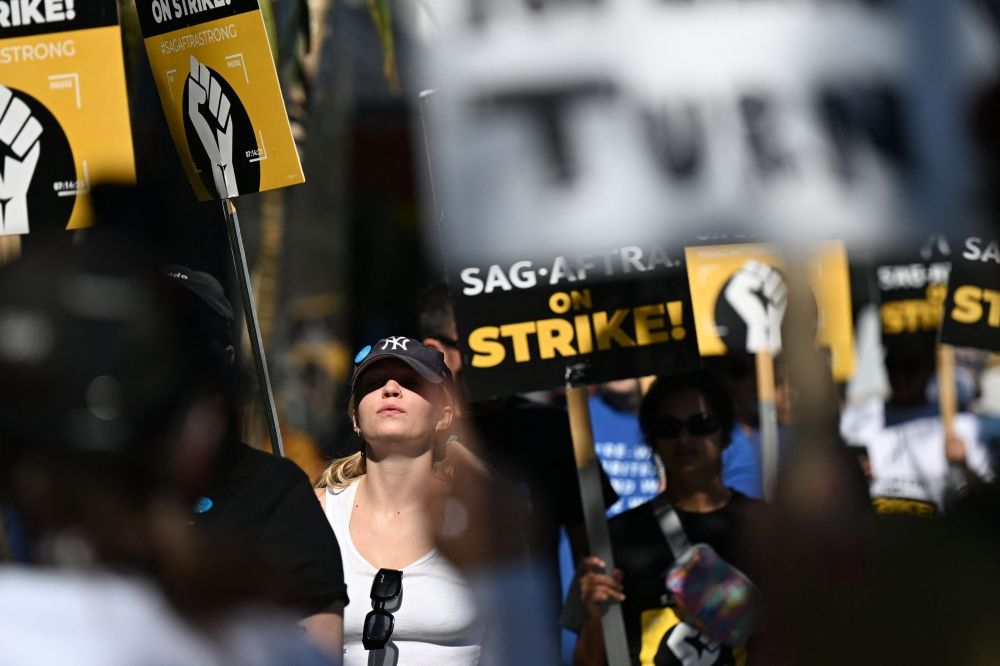 The SAG-AFTRA actors’ union reached a tentative agreement with Hollywood studios to resolve the second of two strikes that rocked the entertainment industry as workers demanded higher pay in the streaming TV era, the union said yesterday. — AFP pic
