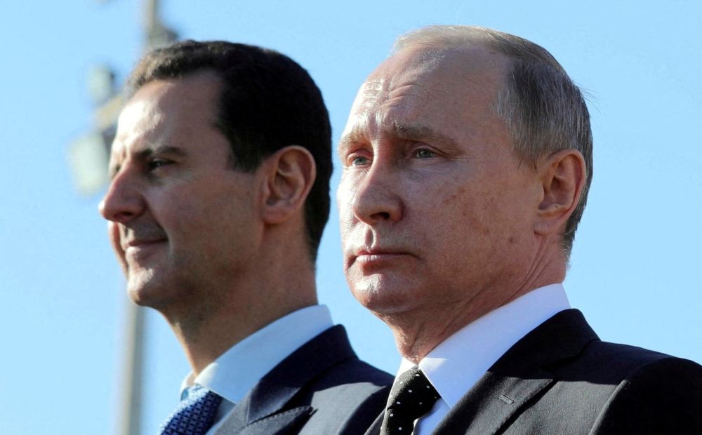 Syrian rebels said Damascus is now free of Assad. — Syria’s army command has notified officers that President Bashar al-Assad’s rule has ended following a lightning rebel offensive, a Syrian officer who was informed of the move told Reuters. Russian President Vladimir Putin and Syrian President Bashar al-Assad visit the Hmeymim air base in Latakia Province, Syria December 11, 2017. — Reuters file pic