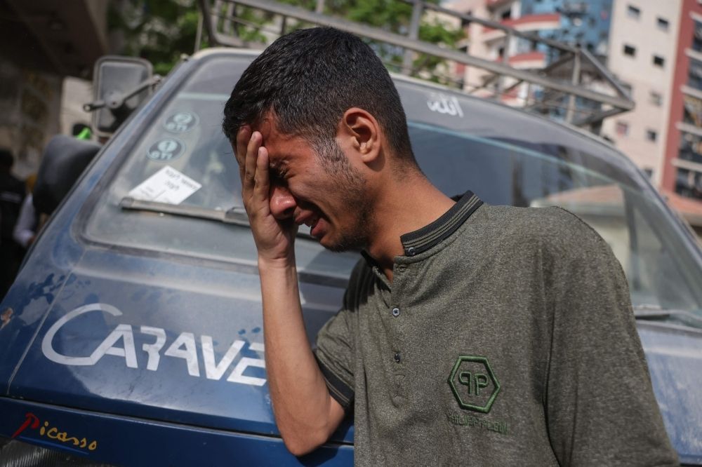 Israeli bombardment escalates in Gaza, killing at least 100 overnight as ceasefire talks stall A Palestinian man cries outside Al-Shifa hospital in Gaza City where casualties of Israeli strikes were transported on May 18, 2025. Gaza's civil defence agency said Israeli air strikes on May 18 killed at least 33 people, more than half of them children, a day after Israel announced an expanded military campaign. — AFP pic