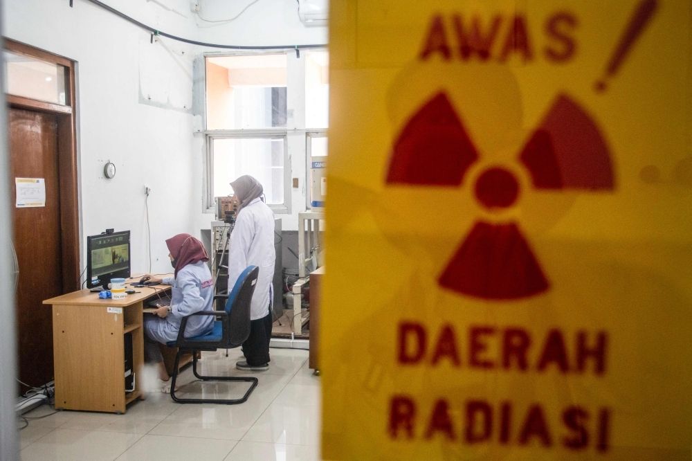 Can Indonesia go nuclear by 2032? Big plans, big hurdles ahead Technicians check a radiation monitoring display at the Kartini Nuclear Reactor research facility of the National Research and Innovation Agency (BRIN) at the Achmad Baiquni Babarsari Science and Education Zone (KSE) in Yogyakarta on May 22, 2025. — AFP pic