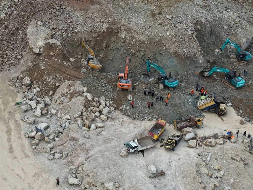 Rock collapse at Indonesia quarry kills at least 10, search for missing continues Drone view of search and rescue operations in the aftermath of rock collapse at a quarry in Cirebon, West Java Province, Indonesia May 30, 2025 in this picture obtained from social media. — Picture via Instagram/Andrea Ramadhan/Reuters