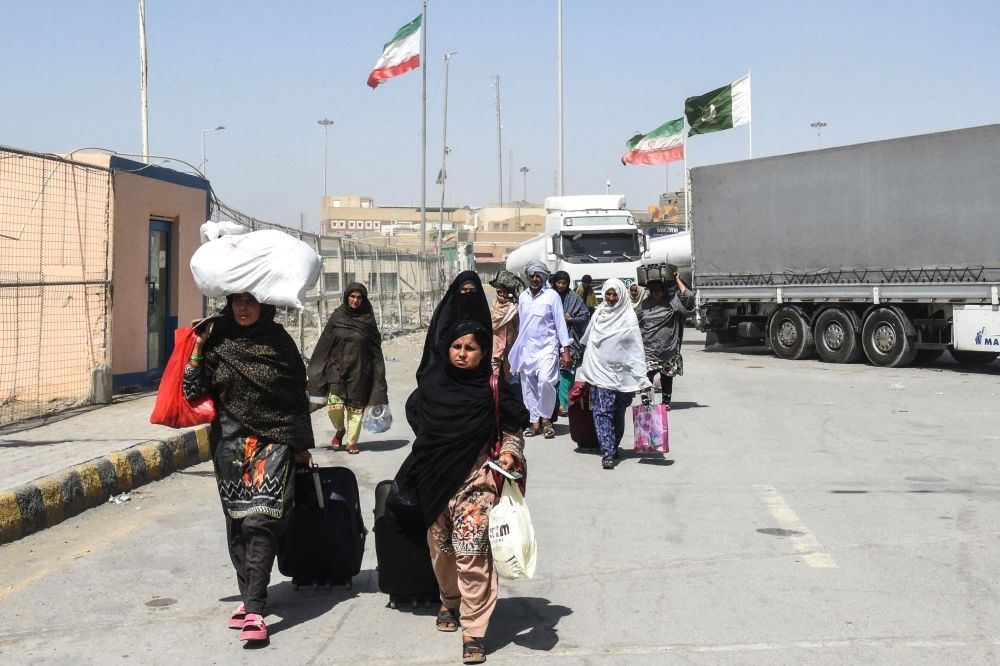 ‘Offering prayer’: Relieved Pakistanis recall ‘horrifying nights’ as Israel, Iran trade strikes Pakistani Shiah pilgrims carrying their belongings walk across the Pakistan-Iran border after returning from Iran in Taftan, in Balochistan province, on June 19, 2025, amid the ongoing conflict between Israel and Iran. — AFP pic