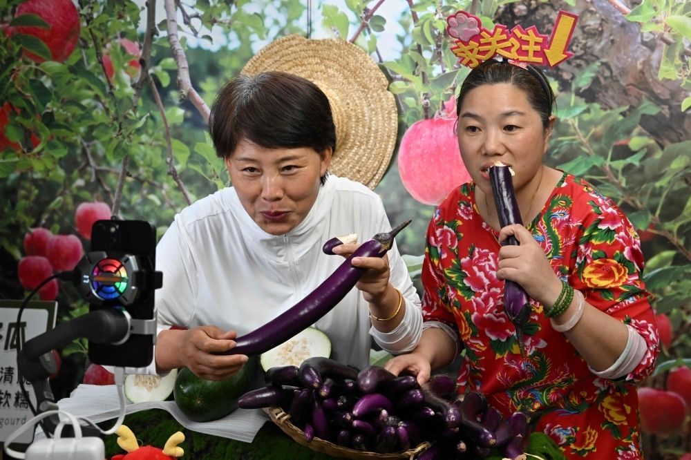 ‘Can’t stick to old-fashioned farming’: China’s rural growers embrace livestreaming revolution Participants of a “hands-on livestreaming bootcamp” for farmers conducting a livestream sales presentation at the rural revitalisation office in Penglai, Yantai city, China’s eastern Shandong province June 26, 2025. — AFP pic