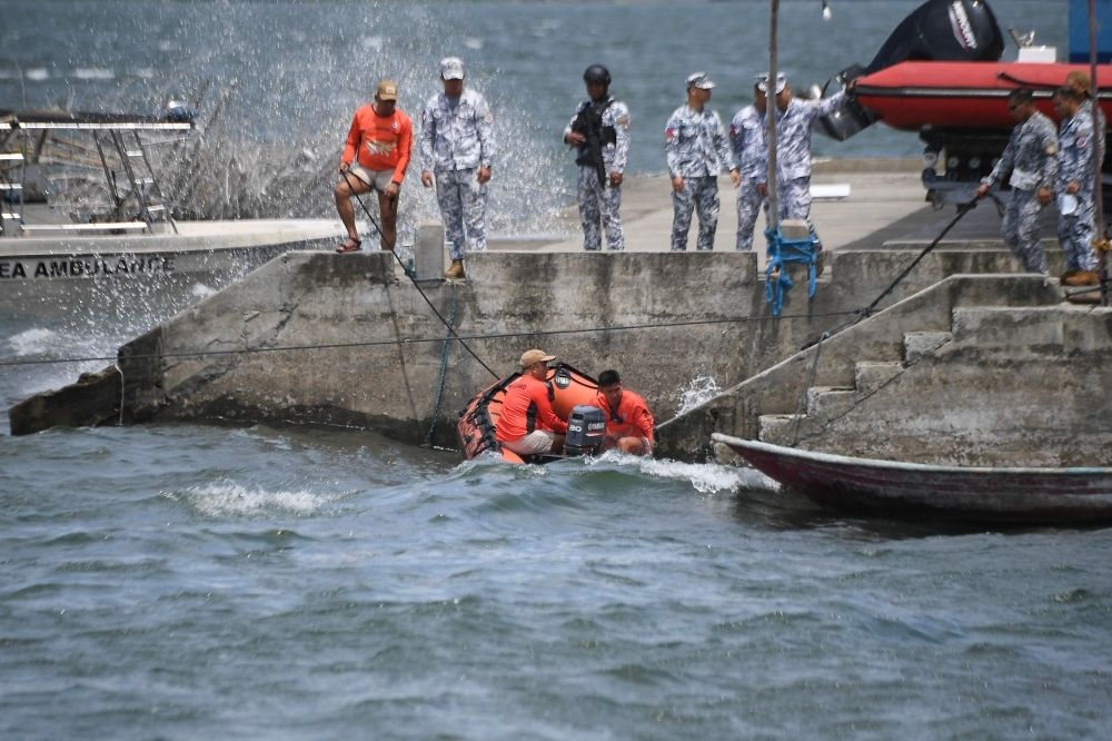 Philippines searches Lake Taal for bodies of cockfighters allegedly killed by rogue cops Search teams were deployed to the lake to look for dozens of cockfighters allegedly murdered by rogue police officers, according to the Department of Justice. — AFP pic