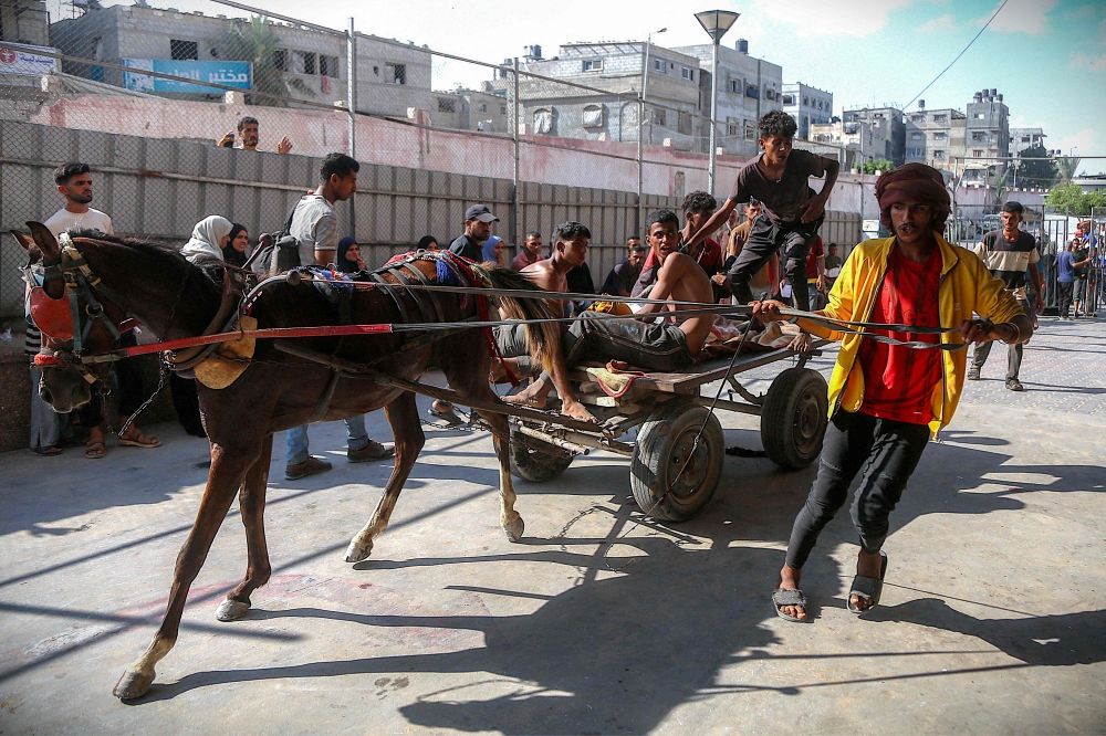 A horse-driven cart carrying injured people arrives at Nasser Medical Complex in Khan Yunis in the southern Gaza Strip on July 20, 2025. — AFP pic A horse-driven cart carrying injured people arrives at Nasser Medical Complex in Khan Yunis in the southern Gaza Strip on July 20, 2025. — AFP pic