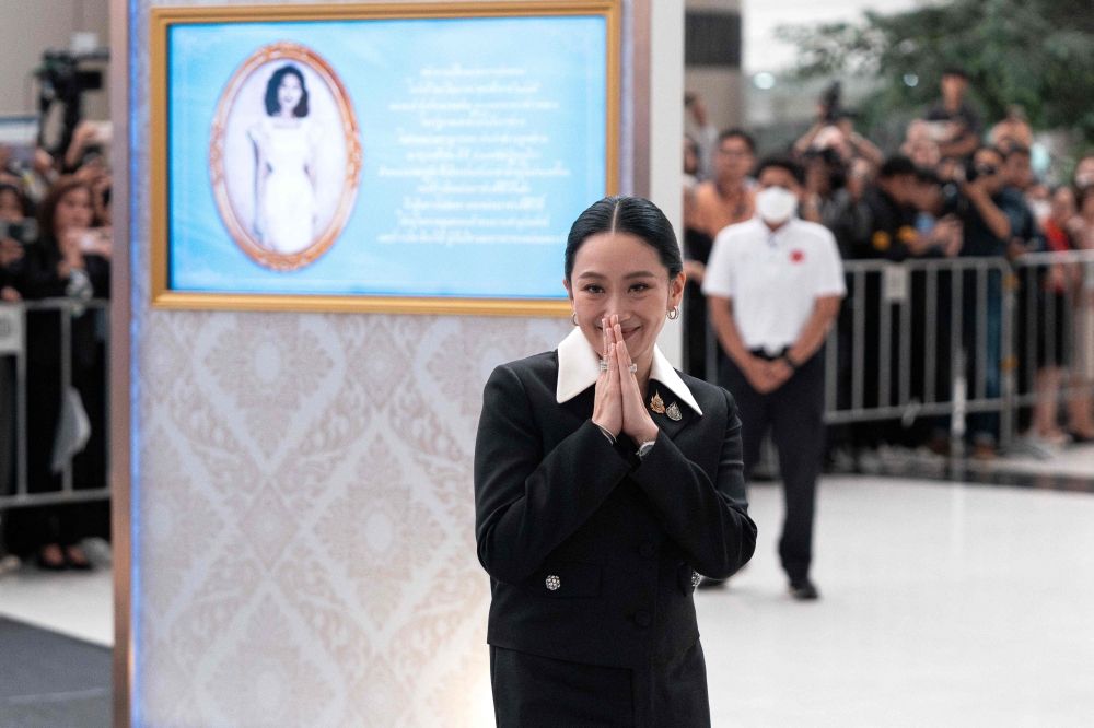 Thailand’s suspended Prime Minister Paetongtarn Shinawatra gestures as she leaves the Constitutional Court in Bangkok on August 21, 2025 amid an ouster attempt over her handling of the kingdom’s border row with Cambodia. — AFP pic Thailand’s suspended Prime Minister Paetongtarn Shinawatra gestures as she leaves the Constitutional Court in Bangkok on August 21, 2025 amid an ouster attempt over her handling of the kingdom’s border row with Cambodia. — AFP pic
