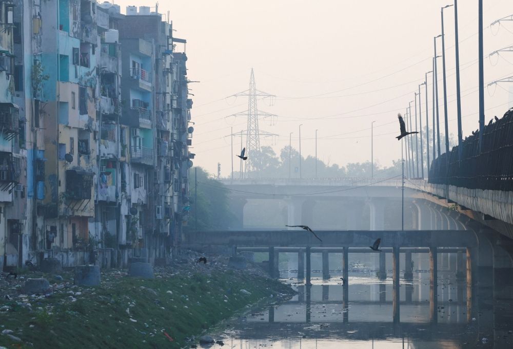 A residential area is shrouded in smog ahead of Diwali, the Hindu festival of lights, in New Delhi October 18, 2025. — Reuters pic A residential area is shrouded in smog ahead of Diwali, the Hindu festival of lights, in New Delhi October 18, 2025. — Reuters pic