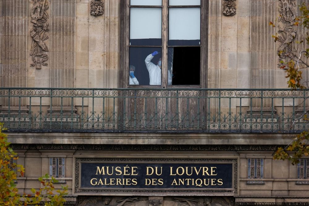Members of a forensic team inspect a window believed to have been used in what the French Interior Ministry said was a robbery at the Louvre museum during which jewellery was stolen, in Paris October 19, 2025. — Reuters pic Members of a forensic team inspect a window believed to have been used in what the French Interior Ministry said was a robbery at the Louvre museum during which jewellery was stolen, in Paris October 19, 2025. — Reuters pic