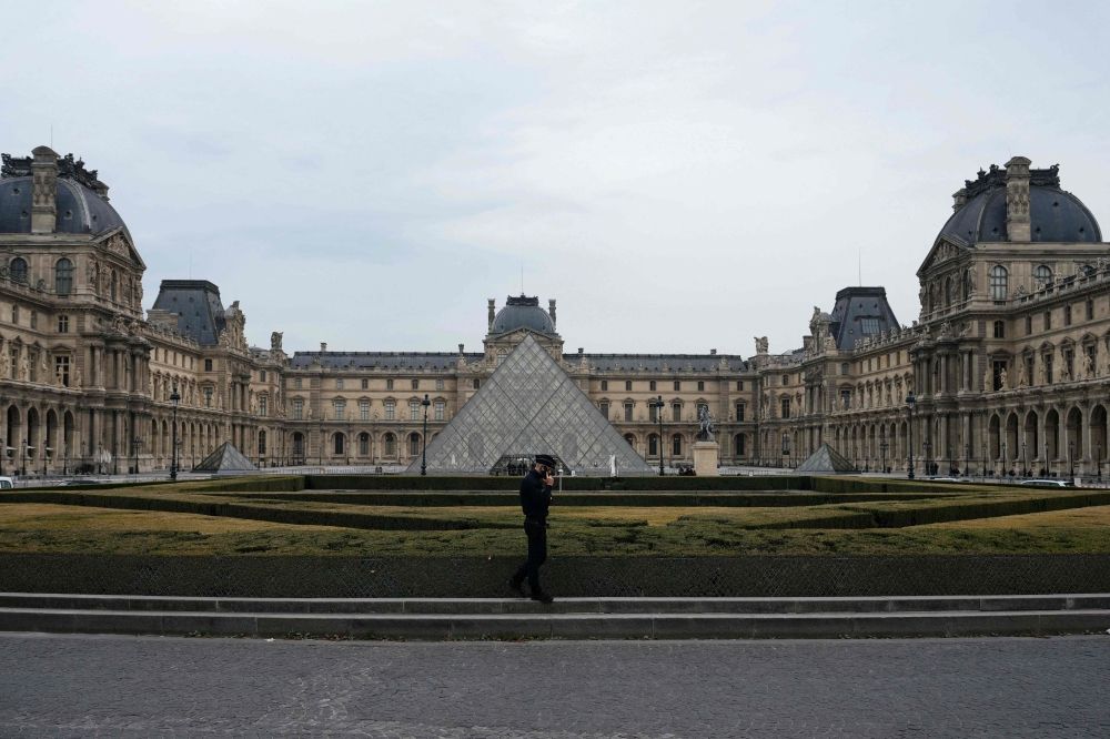 A French police officer walks in front of the Louvre Museum after robbery, in Paris on October 19, 2025. — AFP pic A French police officer walks in front of the Louvre Museum after robbery, in Paris on October 19, 2025. — AFP pic