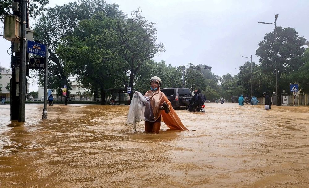 Worst since 1999: Thousands evacuated in Vietnam after record rain floods Hue, triggering landslides A woman wearing a raincoat wades through a flooded street in Hue on October 28, 2025. The central Vietnamese city of Hue recorded more than a metre of rainfall in a 24-hour period, smashing a national record set over two decades ago, the environment ministry said. — AFP pic