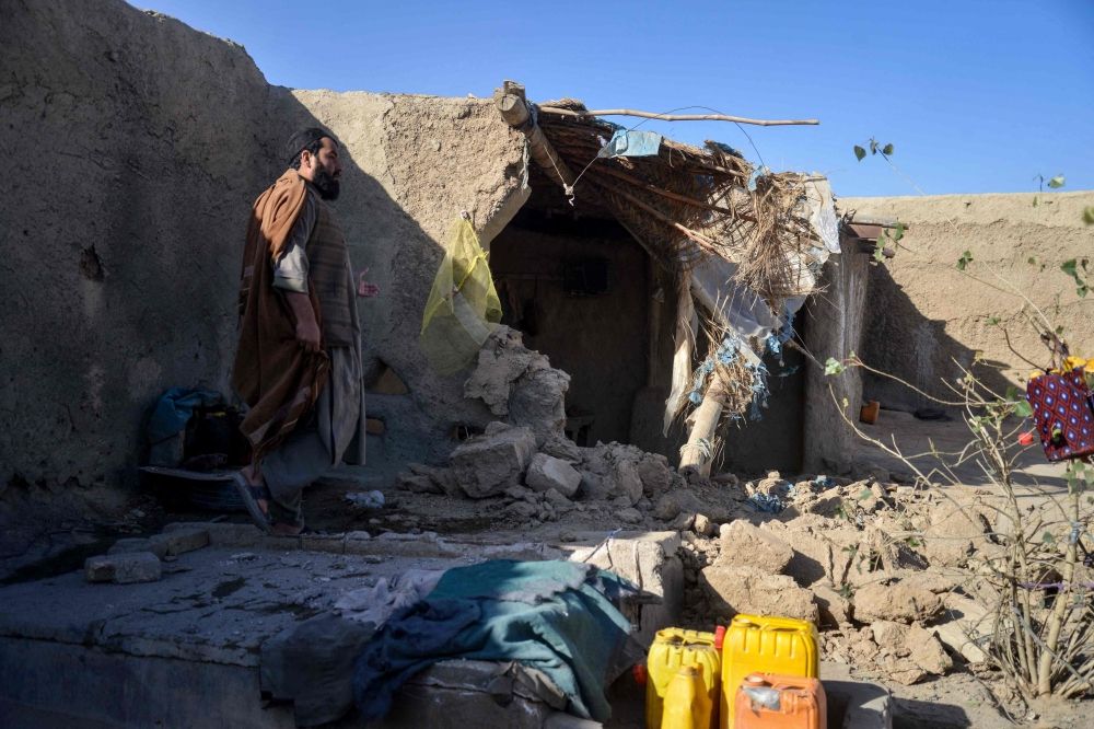 An Afghan man inspects a damaged house, following cross-border fire from Pakistan's artillery shelling, at a village in the Spin Boldak district of Kandahar on November 7, 2025. Afghan and Pakistani negotiators were locked in crunch peace talks on November 7 in Istanbul after deadly border fighting threatened a fragile truce. — AFP pic An Afghan man inspects a damaged house, following cross-border fire from Pakistan's artillery shelling, at a village in the Spin Boldak district of Kandahar on November 7, 2025. Afghan and Pakistani negotiators were locked in crunch peace talks on November 7 in Istanbul after deadly border fighting threatened a fragile truce. — AFP pic