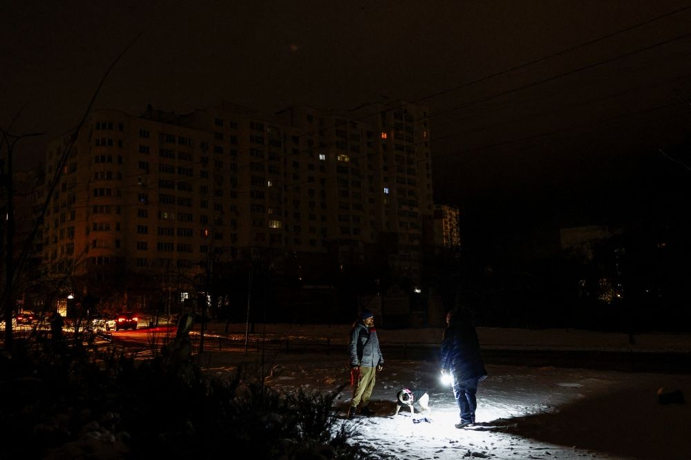 Residents play with a dog in a park in the town of Vyshhorod during a long power blackout after critical civil infrastructure was hit by a Russian missile and drone strikes, in Kyiv region, Ukraine, December 29, 2025. — Reuters pic Residents play with a dog in a park in the town of Vyshhorod during a long power blackout after critical civil infrastructure was hit by a Russian missile and drone strikes, in Kyiv region, Ukraine, December 29, 2025. — Reuters pic