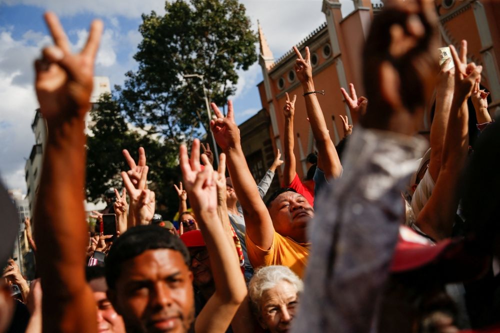 People attend a march calling for release of Venezuela’s President Nicolas Maduro, after he and his wife Cilia Flores were captured following US strikes on Venezuela, in Caracas January 4, 2026. — Reuters pic People attend a march calling for release of Venezuela’s President Nicolas Maduro, after he and his wife Cilia Flores were captured following US strikes on Venezuela, in Caracas January 4, 2026. — Reuters pic
