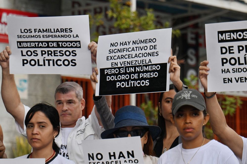 Relatives of political prisoners demonstrate in demand of the release of their loved ones, near the notorious El Helicoide — a facility and prison owned by the Venezuelan government and used for both regular and political prisoners of the Bolivarian National Intelligence Service (SEBIN) — in Caracas on January 9, 2026. — AFP pic Relatives of political prisoners demonstrate in demand of the release of their loved ones, near the notorious El Helicoide — a facility and prison owned by the Venezuelan government and used for both regular and political prisoners of the Bolivarian National Intelligence Service (SEBIN) — in Caracas on January 9, 2026. — AFP pic