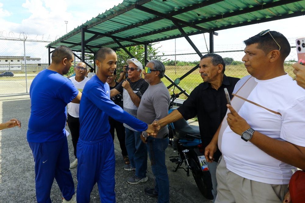 Men who were imprisoned are released from prison outside the ‘El Libertador’ prison complex, amid prisoner releases by the Venezuelan government following the US capture of Nicolas Maduro, in Tocuyito, Venezuela, January 25, 2026. — Reuters pic Men who were imprisoned are released from prison outside the ‘El Libertador’ prison complex, amid prisoner releases by the Venezuelan government following the US capture of Nicolas Maduro, in Tocuyito, Venezuela, January 25, 2026. — Reuters pic