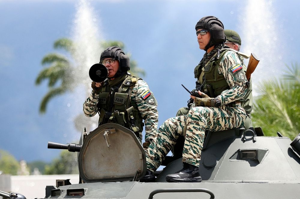 Venezuela's Defence Minister Vladimir Padrino Lopez (left) speaks with a loudspeaker on a Venezuelan army tank after a military exercise, at a highway in Caracas on September 20, 2025. — AFP pic Venezuela's Defence Minister Vladimir Padrino Lopez (left) speaks with a loudspeaker on a Venezuelan army tank after a military exercise, at a highway in Caracas on September 20, 2025. — AFP pic