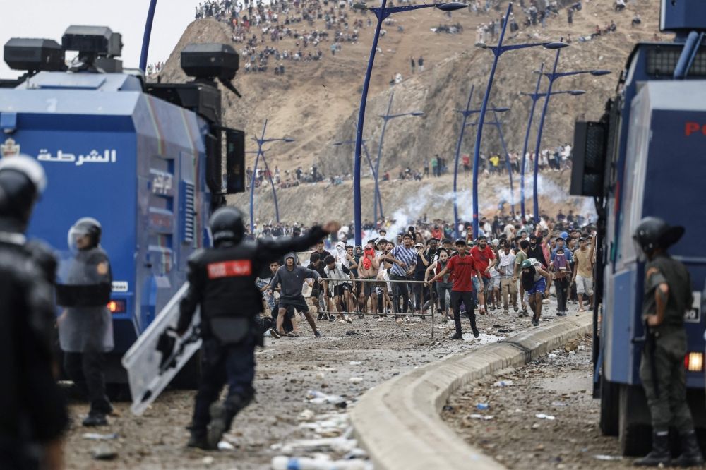 Moroccan security forces confront migrants attempting to cross into Spain’s North African enclave of Ceuta during clashes near the town of Fnideq on the Morocco-Spain border on July 31, 2026. — AFP pic Moroccan security forces confront migrants attempting to cross into Spain’s North African enclave of Ceuta during clashes near the town of Fnideq on the Morocco-Spain border on July 31, 2026. — AFP pic