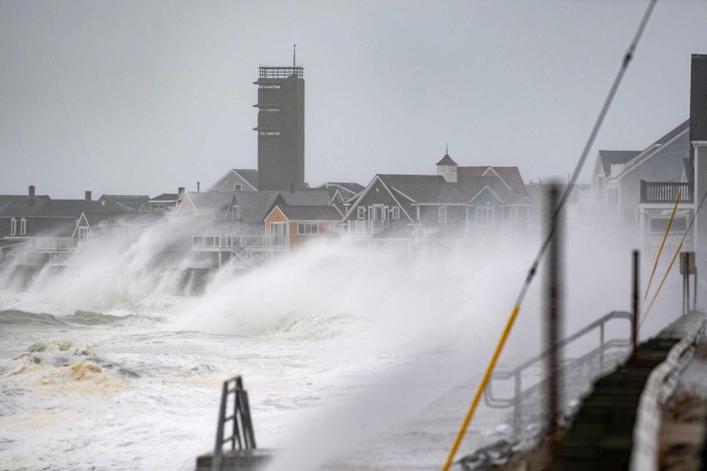 One dead, 60,000 without power as powerful storm batters US Northeast Waves pound the coast during a Nor’easter in Scituate, Massachusetts, September 26, 2026. — AFP pic