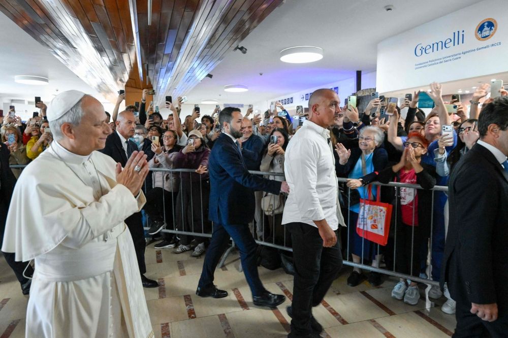 Pope Leo XIV undergoes successful surgery to remove cancerous lung tumour Pope Leo XIV arrives at Gemelli University Hospital in Rome on October 13, 2026, ahead of surgery to remove a lump from his lung. — AFP pic