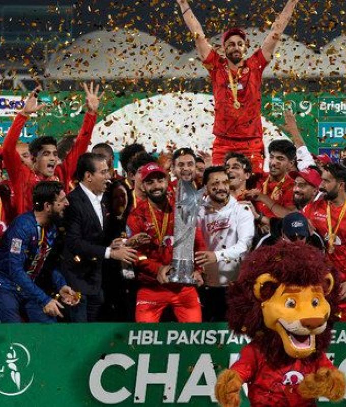 Islamabad United beat Multan Sultans in last-ball thriller to clinch third PSL title