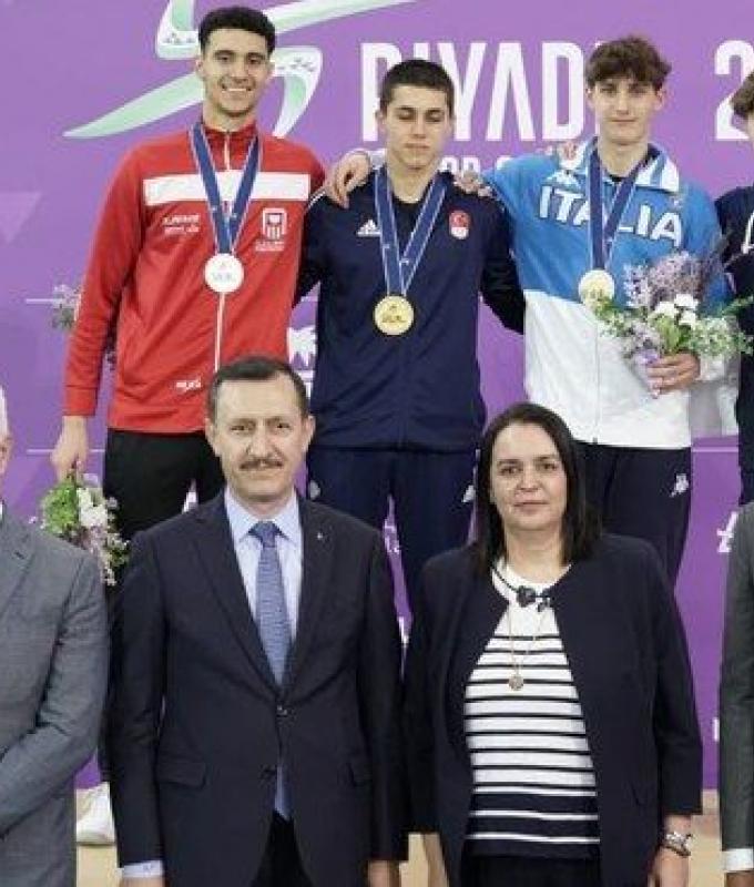 Erolcevik claims gold for Turkiye at Junior World Fencing Championships in Riyadh