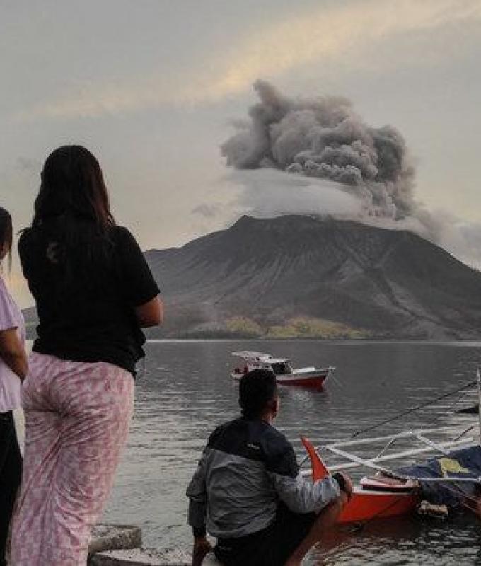 Hundreds of people evacuated as volcano spews clouds of ash in Indonesia