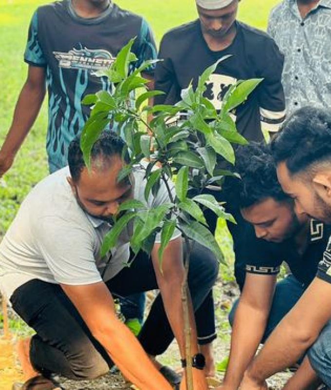 Bangladeshi influencers promote tree planting to fight record heat