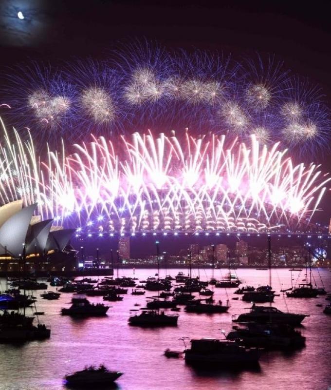 Sydney New Year’s fireworks back on after govt agrees last-minute deal with train workers