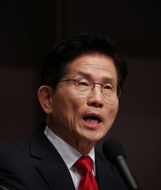 S. Korea conservatives choose presidential candidate after last-minute chaos